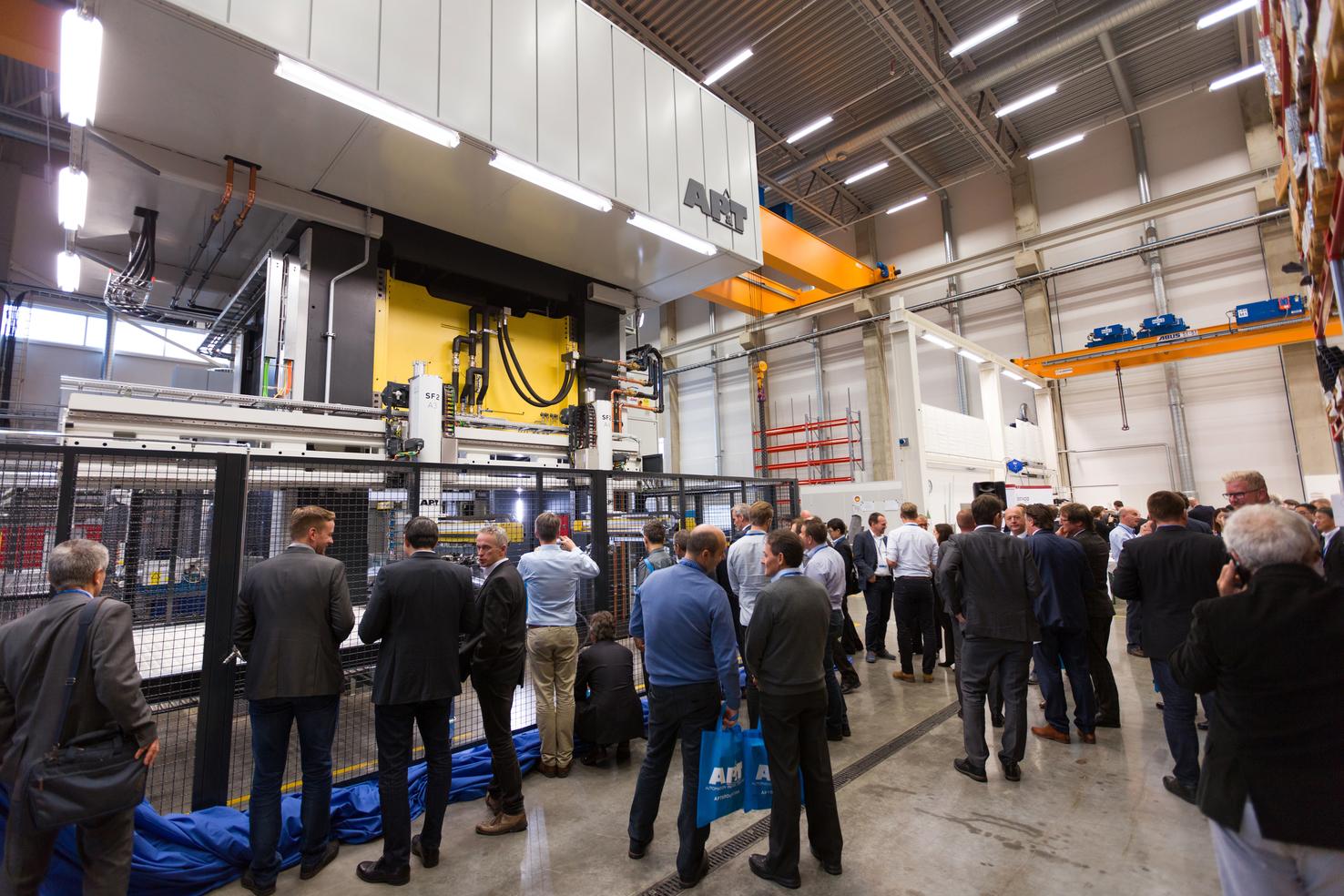Around 70 visitors from just over 30 companies active in the car industry were in place when AP&T introduced its new production line for forming high-strength aluminum.