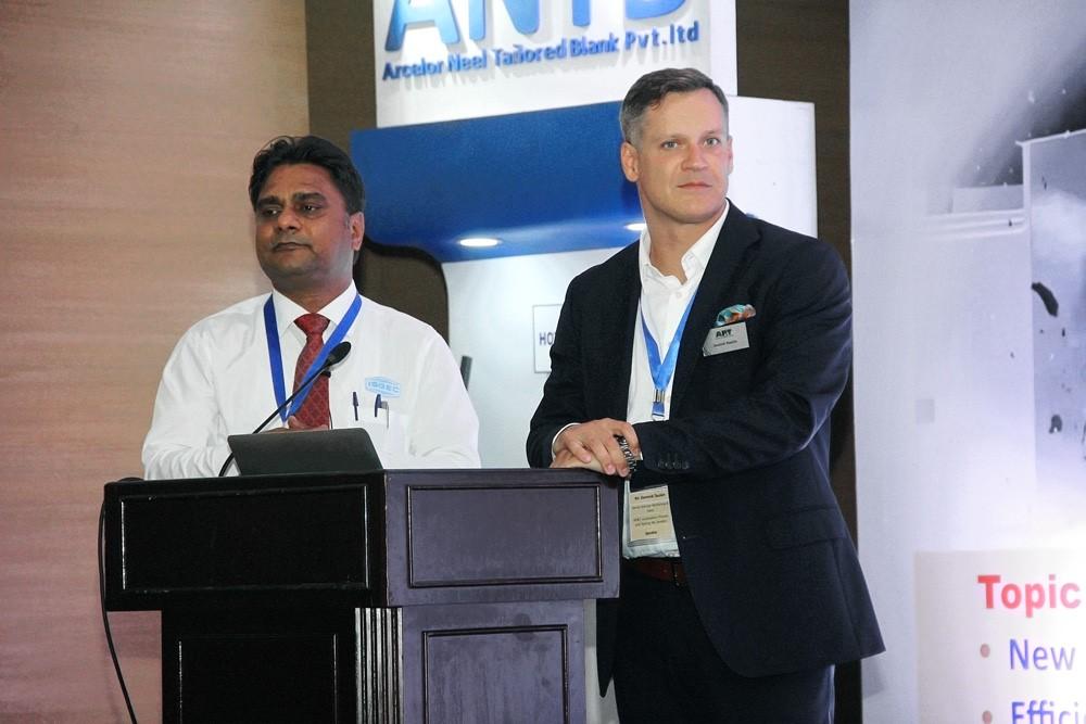 Dominik Taszkin (to the right), who is head of sales at AP&T in India, and Yogesh Saxena (to the left), who is head of sales at ISGEC, jointly presented how AP&T’s solutions within press hardening can help manufacturers meet the new Indian requirements regarding crashworthiness. 