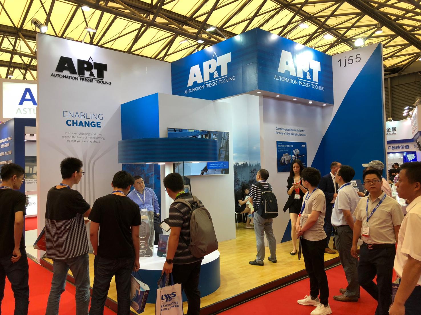 AP&T’s production solution for hot forming of complexly shaped body parts out of high-strength aluminum aroused a great deal of interest at Aluminium China 2018. 